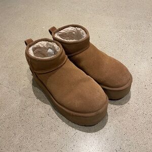 Women’s classic ultra mini platform uggs size 8
